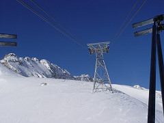 Traliccio per il sostegno dei cavi del terzo troncone della funivia della Marmolada.