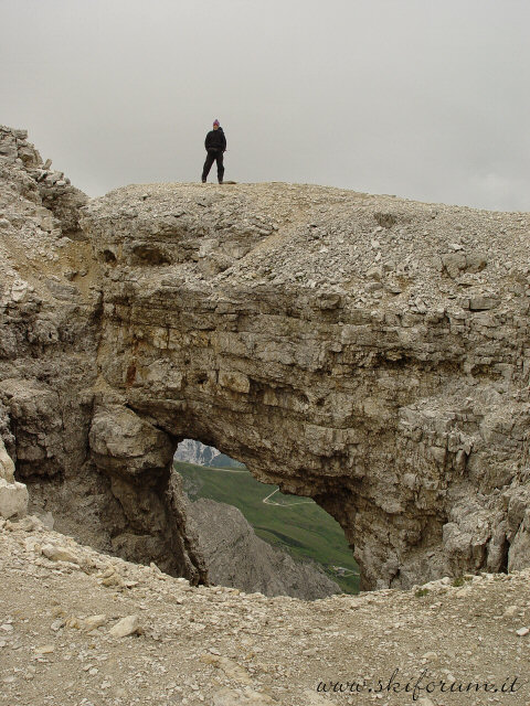 traversata-sella-05-arco-pordoi.jpg