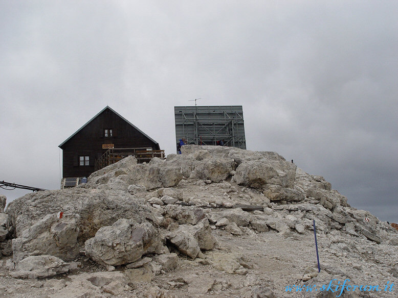 traversata-sella-08-capanna-fassa.jpg