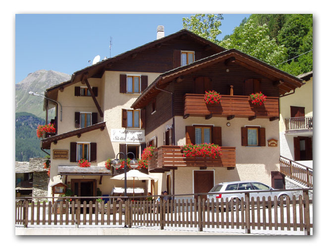 foto albergo stella alpina Campodolcino