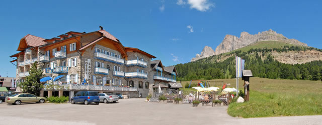 foto hotel passo costalunga