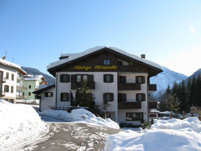 foto albergo miravalel di Auronzo