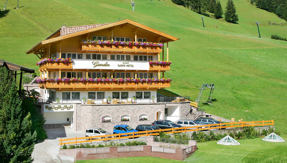 foto estiva del garn� giardin di selva gardena