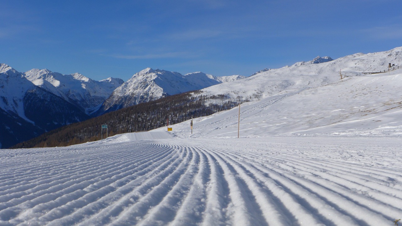 5795-preparazione-piste-mattino.jpg