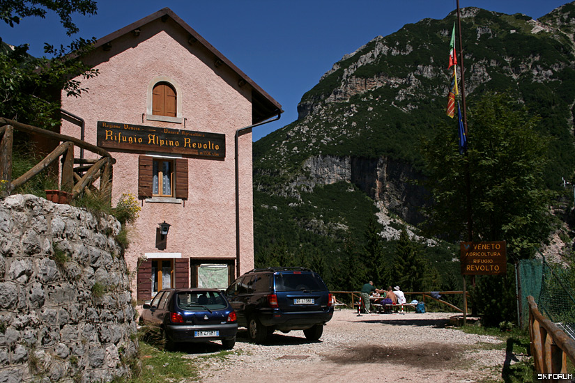 rifugio alpino revolto