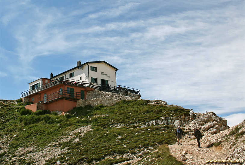 705-rifugio-fraccaroli-carega-f.jpg