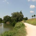 Lungo argine Padova foto anello fluviale Padova