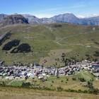 Centro abitato foto estiva les deux alpes