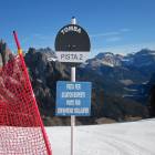 Attenzione pista difficile cartello pista tomba