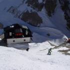 Scendendo a Forcella Pordoi foto rifugio forcella pordoi