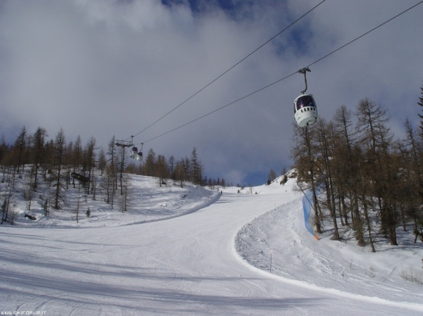 foto curvoni pista sci