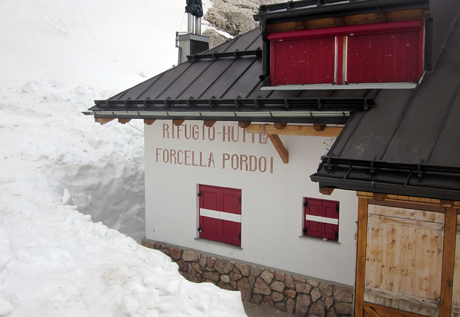 102804-rifugioforcellapordoi.jpg
