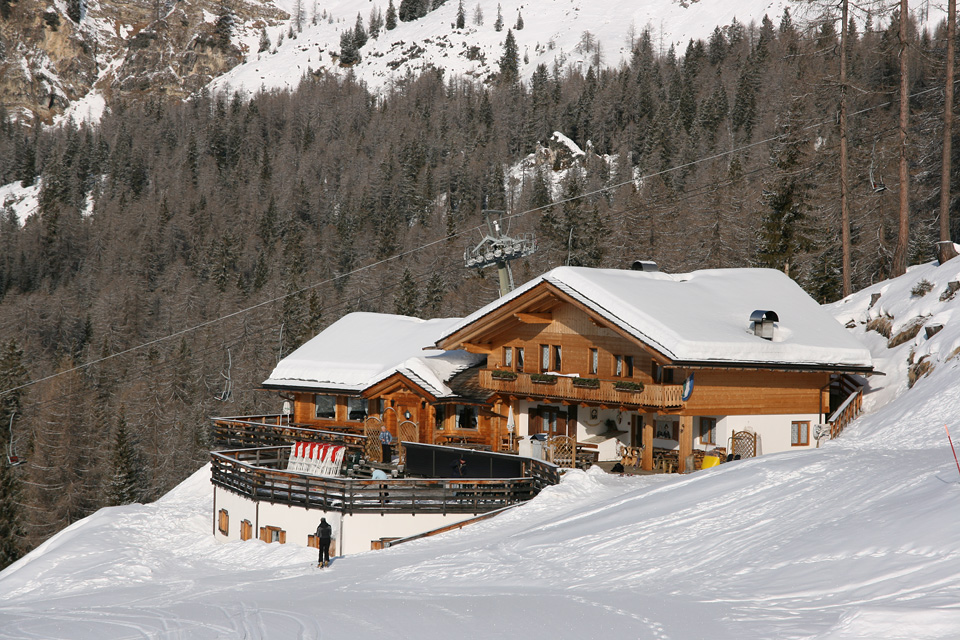 105683-rifugio-mietres.jpg