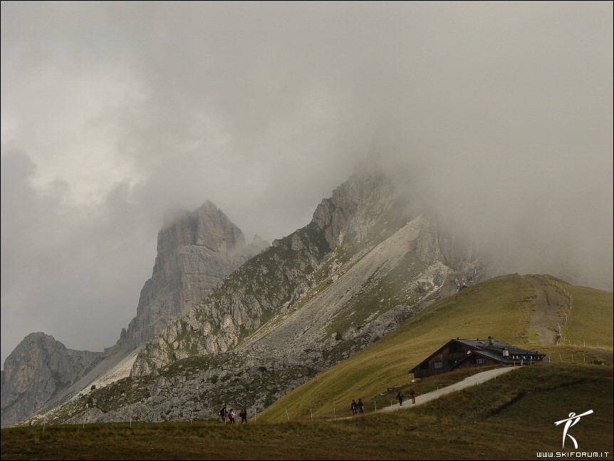 11827-dolomiti-passo-giau.jpg