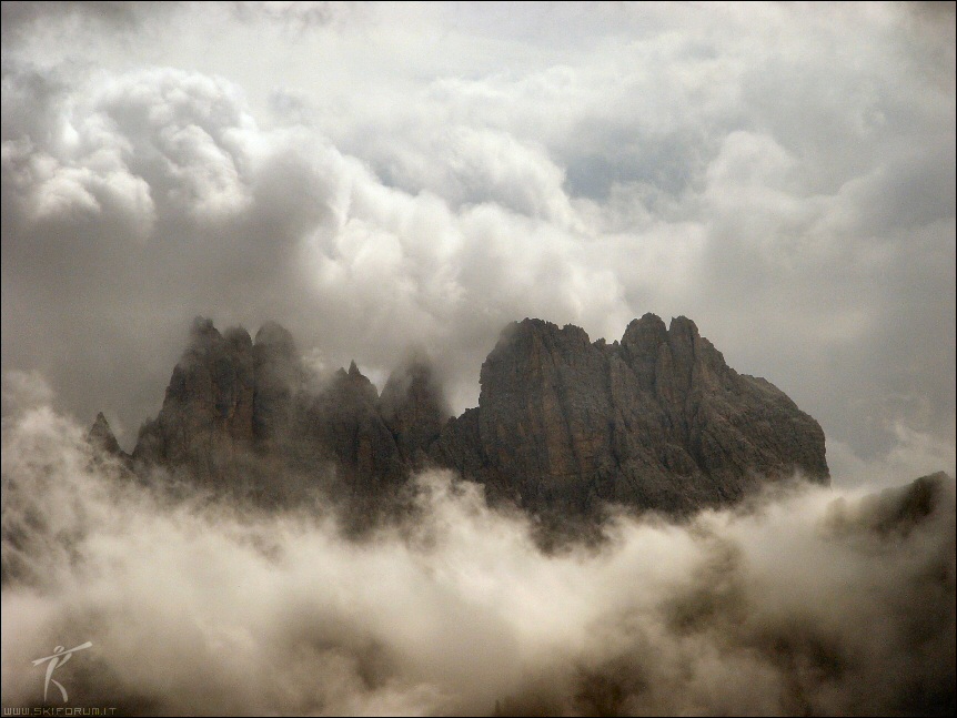 11831-dolomiti-nubi.jpg