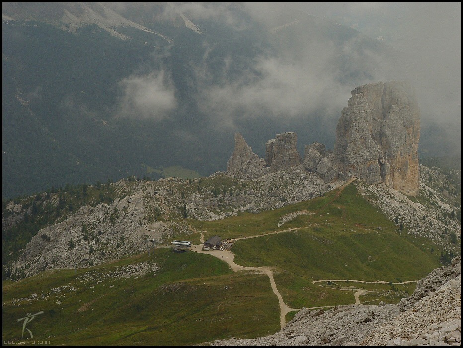 11846-dolomiti-5-torri.jpg