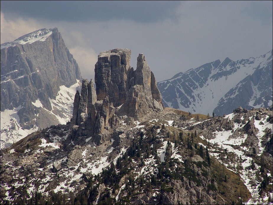 11926-immagine-cinque-torri-dolomiti.jpg