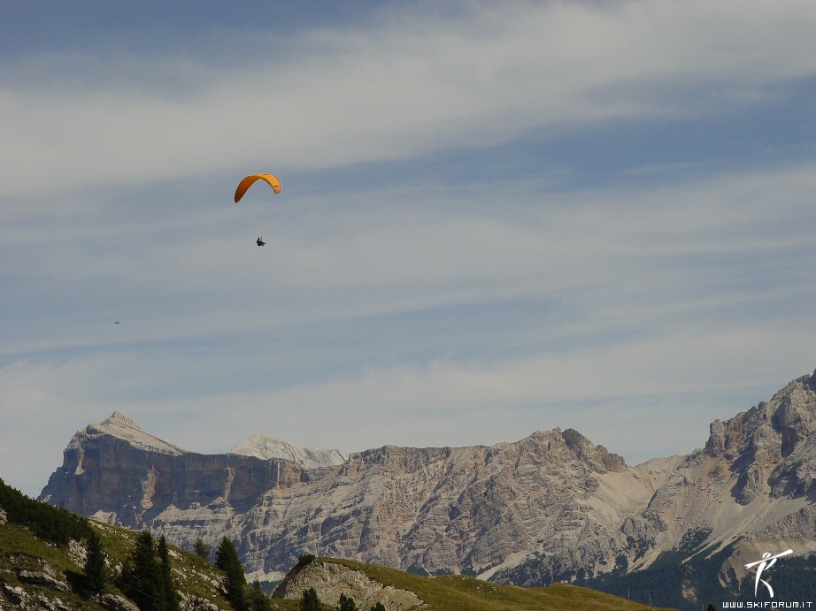 12173-foto-dolomiti-parapendio.jpg