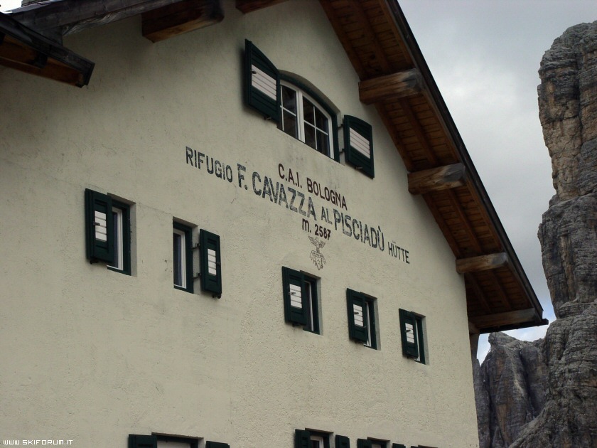 12980-rifugio-cavazza-pisciadu.jpg