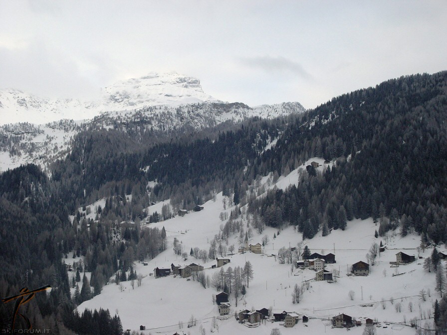 13817-dolomiti-paesino-chiesa.jpg