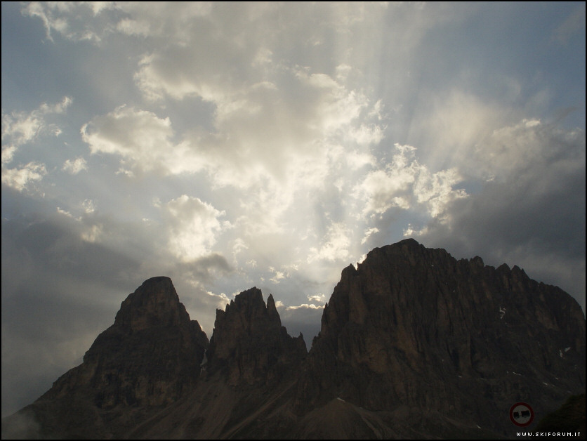410-sassolungo-controluce.jpg