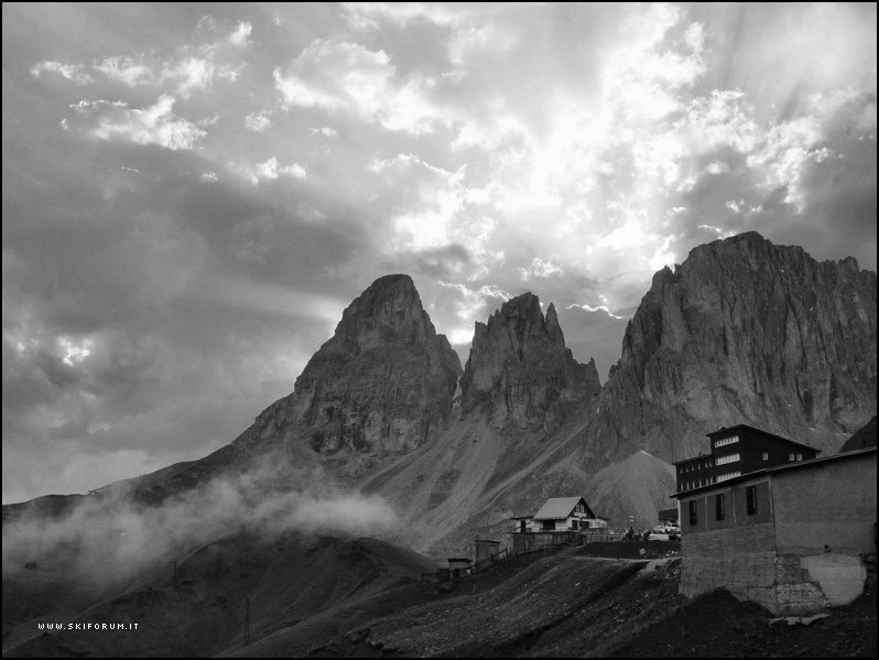 424-sassolungo-bn.jpg