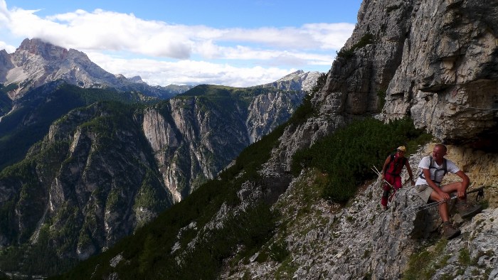 58348-angelo-e-marco-sulla-ferratina-fantasma-del-monte-piana.jpg