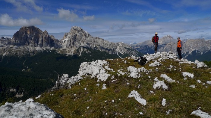 58369-io-e-angelo-sulla-sommita-de-le-ciadenes-croda-da-lago.jpg