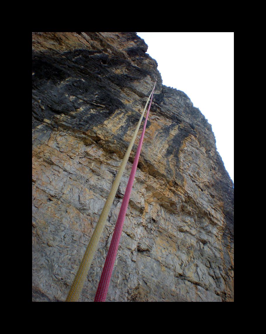 65714-051-campanile-di-val-montanaia-calata-sugli-strapiombi-nord.jpg