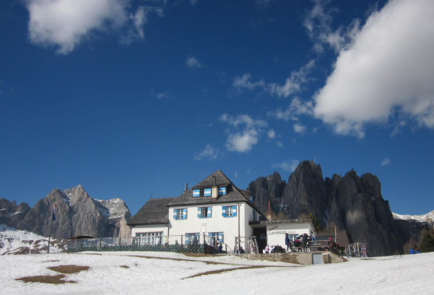 74453-rifugio-ciampedie.jpg