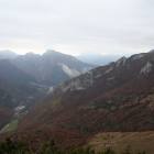 La valle di Erto, In baso il Passo Sant'Osvaldo e il monte Toc a sinistra e Borga a destra La valle di Erto, In baso il Passo Sant'Osvaldo e il monte Toc a sinistra e Borga a destra