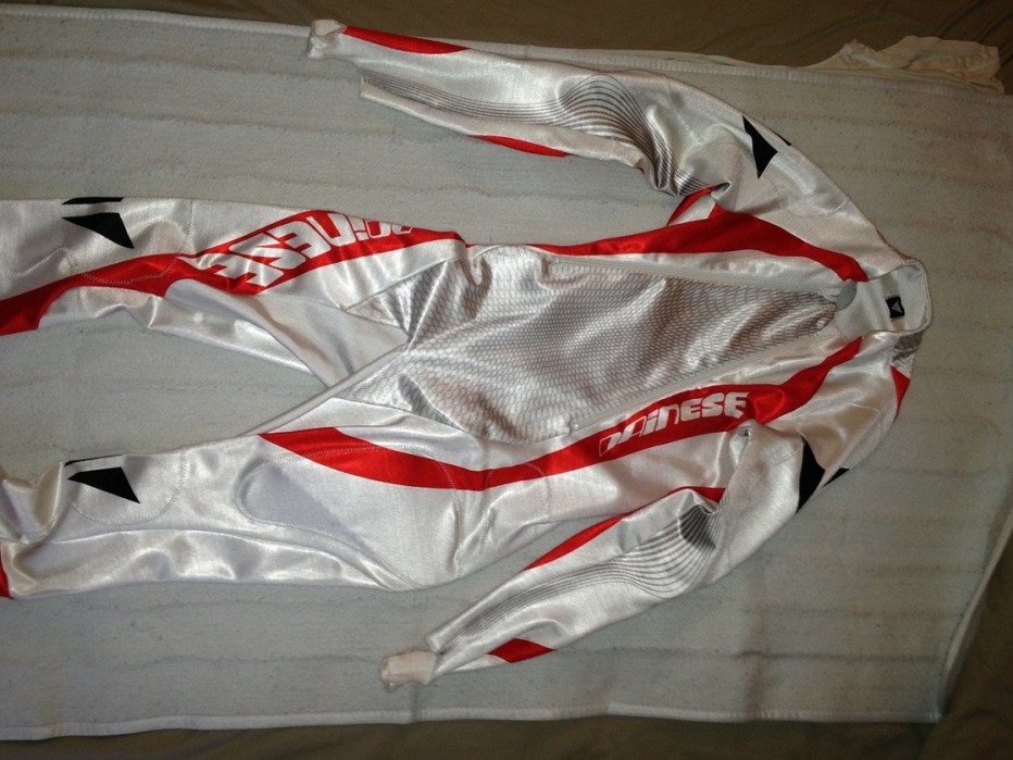 115205-tuta-dainese-1.jpg