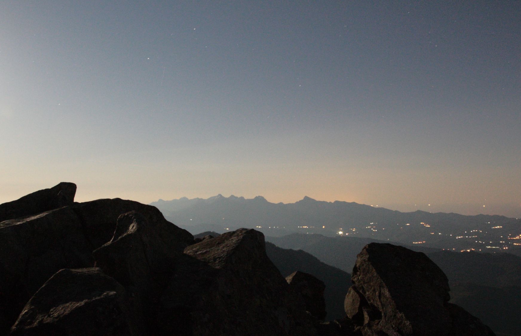 124549-monte-matto-con-luna-piena-15-aprile-2014-6-rr.jpg