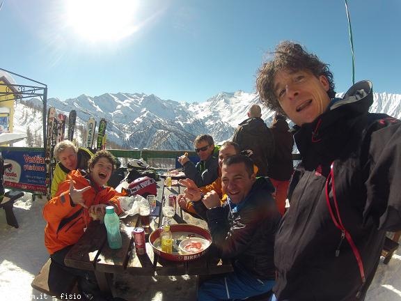 125315-friends-on-powder-day.jpg
