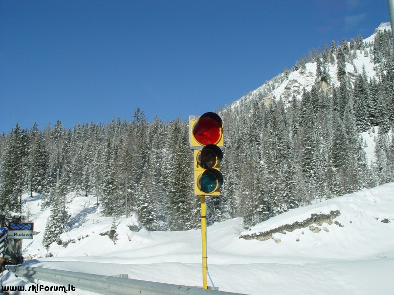 2032-semaforo-rosso-powder.jpg
