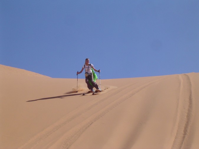43391-simo-sand-skiing.jpg