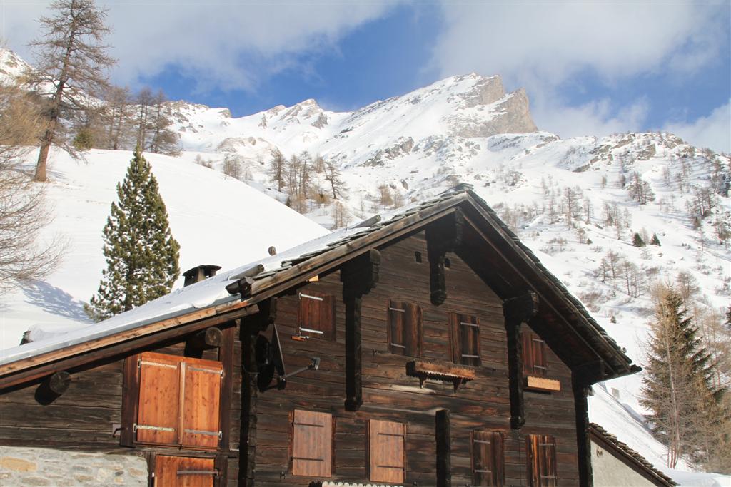 71935-7-casa-risalendo-il-sempione-verso-italia-large.jpg