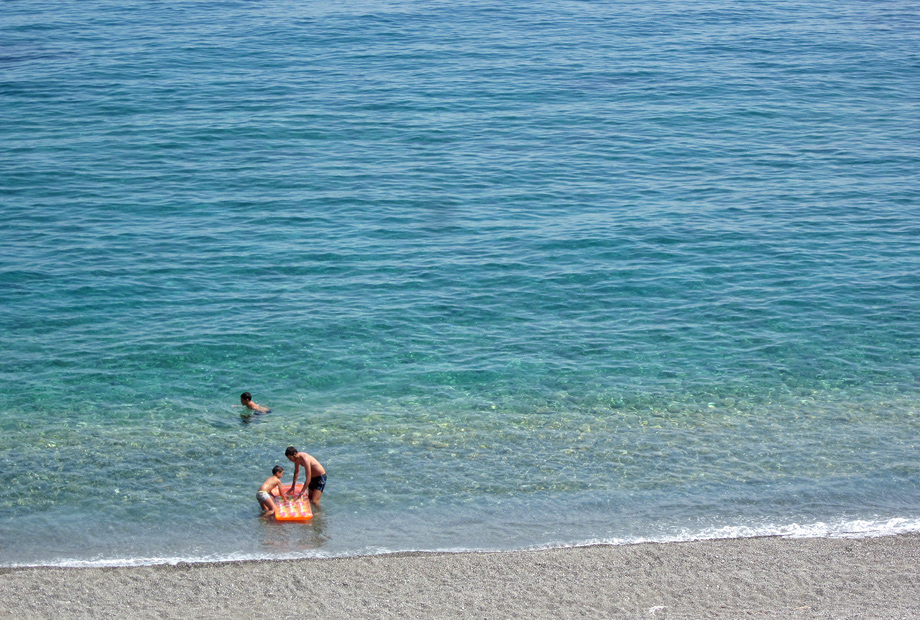 80248-mare-azzurro-acqua-limpida.jpg