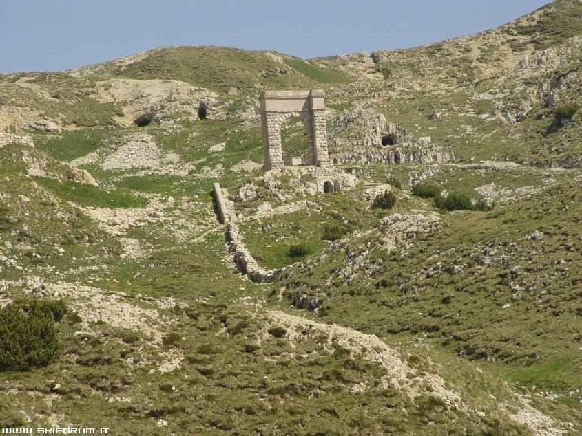 8850-monumenti-pasubio.jpg