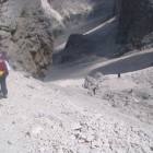 Inizia la discesa del ghiaione Inizia la discesa del ghiaione