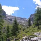 Lassù in alto si trova il Passo Cirelle, la nostra meta Lassù in alto si trova il Passo Cirelle, la nostra meta