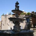Viterbo, fontana nella corte del palazzo del comune