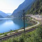 Il Lago di Poschiavo con i binari della Ferrovia Retica