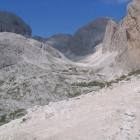 La Valle dell'Antermoia con il Rifugio Antermoia al centro