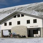Il nuovo rifugio del Prato nella zona del Pratello: una valida alternativa, anche se la struttura è moderna. Il nuovo rifugio del Prato nella zona del Pratello: una valida alternativa, anche se la struttura è moderna.