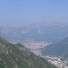 La citt&agrave; di Lecco con il Resegone
