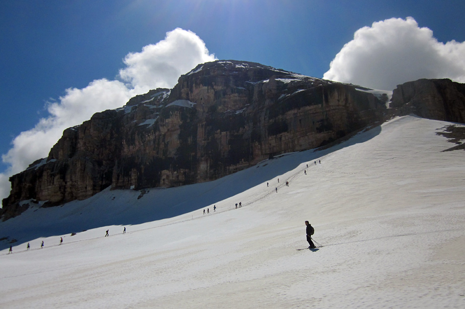 103782-escursionisti-piz-boe.jpg