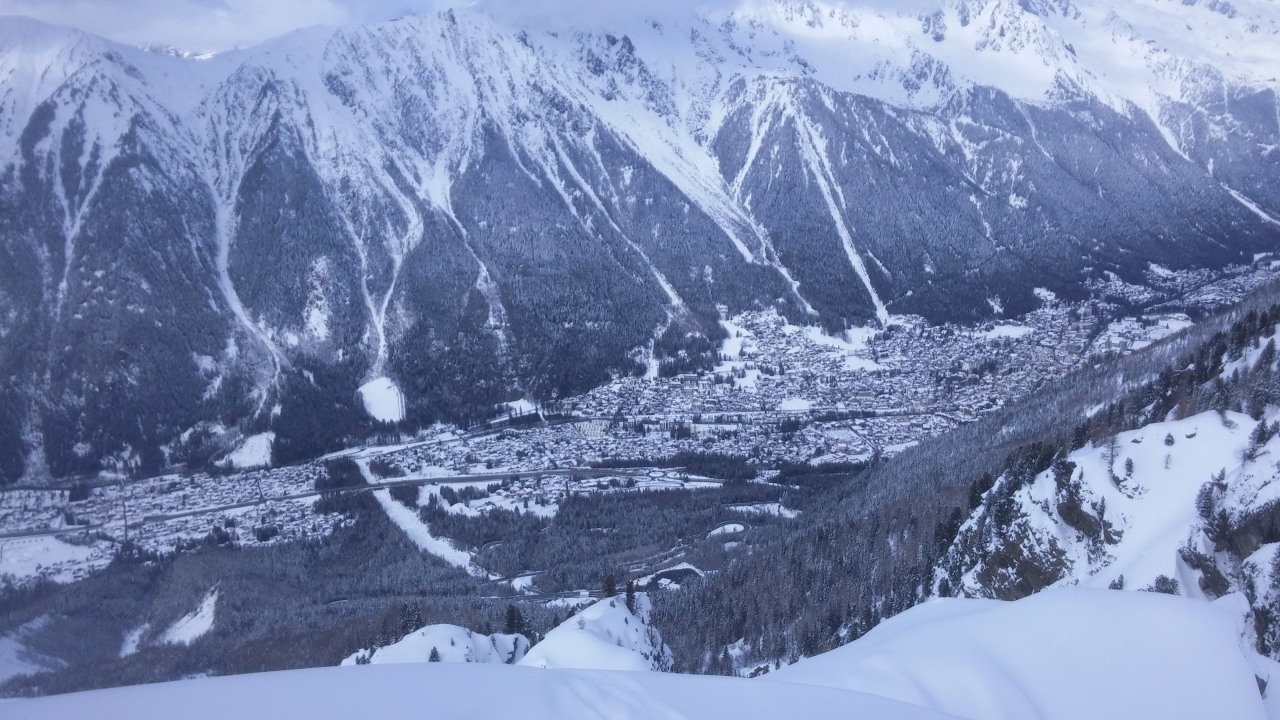 163964-couloir-des-cosmiques-7.3.2016-18.vista-della-vallata-di-chamonix-da-w-a-e-dal-ghiacciaio-di-les-bossonsjpg.jpg