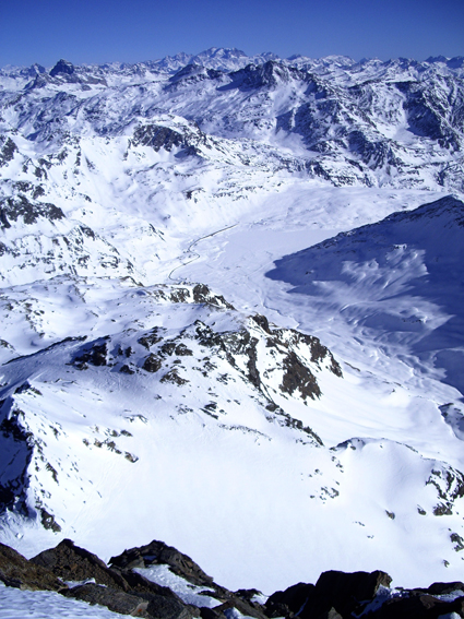 18883-lago-diga-e-sullo-sfondo-il-bernina.jpg