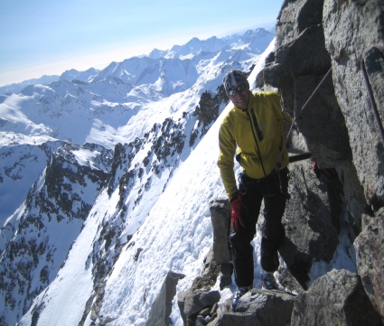 18889-traverso-sulle-roccette-100-mt-sotto-la-vetta.jpg